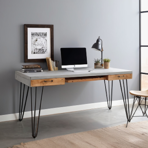 desk-with-picture-man-it 1